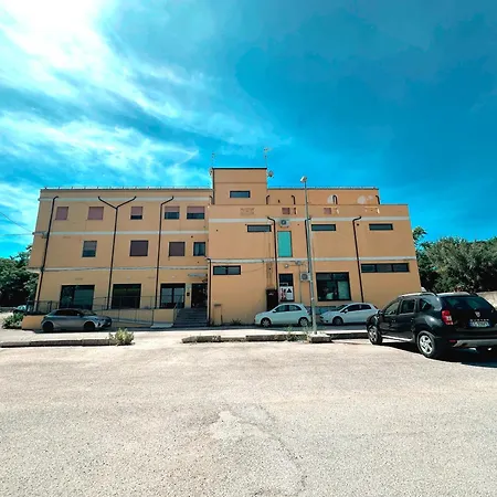 ゲストハウス La Via Roma